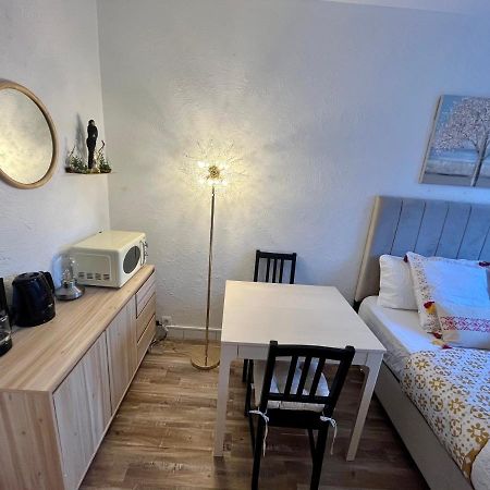 Studio Situe A 5 Min Du Chateau De Versailles Et Stationnement Gratuit Exterior foto